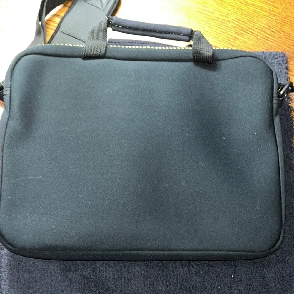 Targus Black and Yellow Laptop Bag with Durable Design - Picture 6 of 7